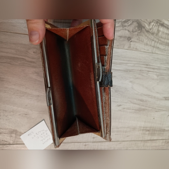 Authentic Louis Vuitton Viennois Kisslock Wallet - Picture 7 of 15